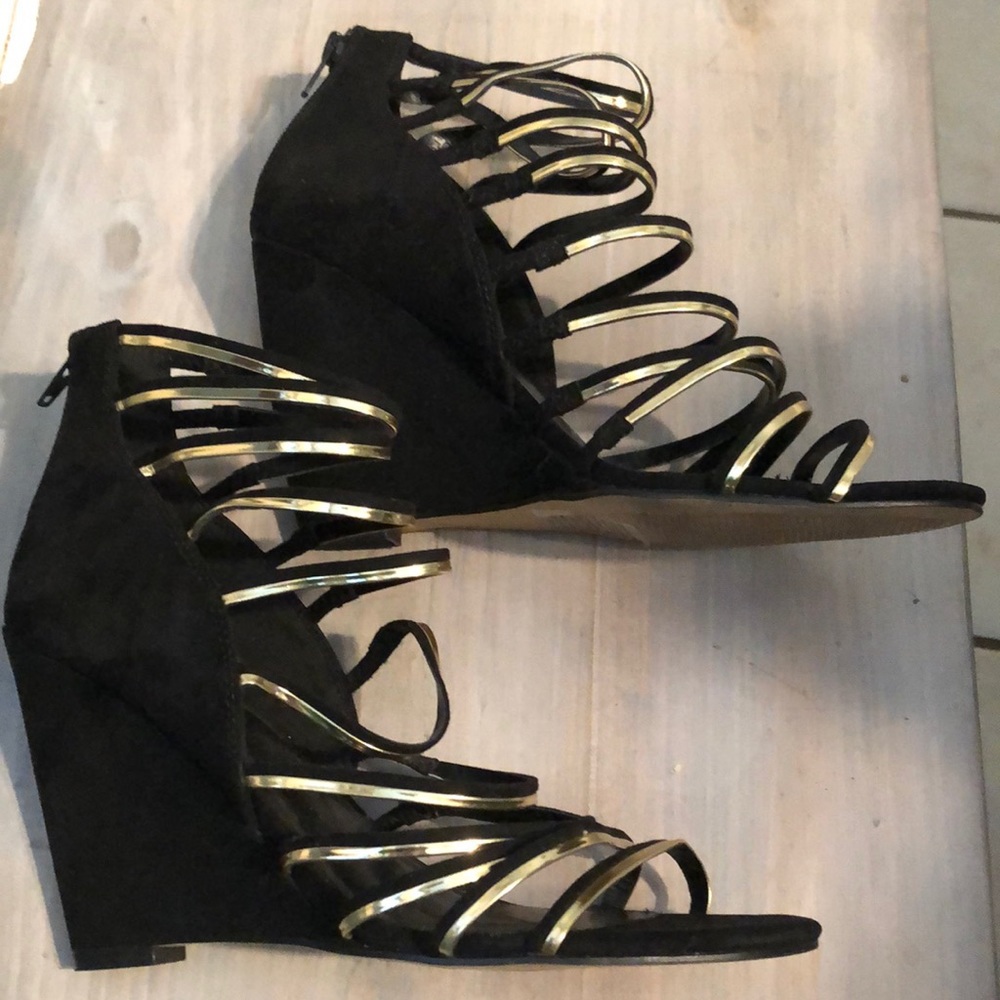 ❄️WEEKEND SALE❄️🙋‍♀️PRICE IS FIRM🙋‍♀️💚Express Wedges